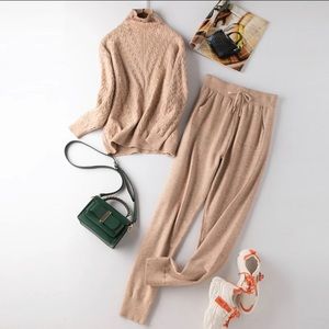 Warm, stylish and cozy 2 piece set.